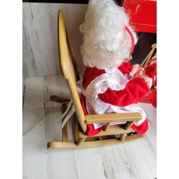 Vintage Santa's best knitting rocking chair Mrs Claus xmas animated decor - Picture 7 of 15